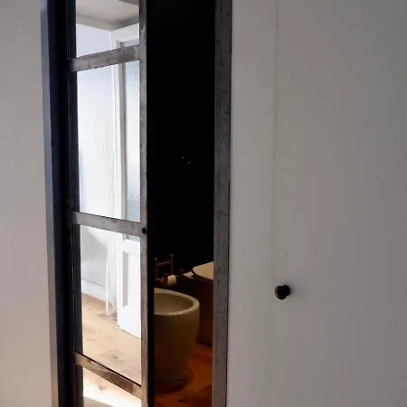 Cozy Renovated Comfort In Isola *