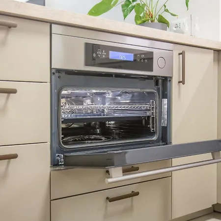 Charming & Bright Near Milan's Fashion District Aparthotel 4*