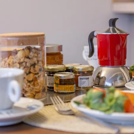 Charming & Bright Near Milan's Fashion District Aparthotel Milano