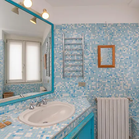 Апартаменты Xenia - Lovely In Corso Genova 10 Min From Duomo Милан