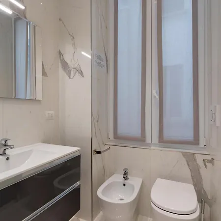 Xenia - Spacious Three-room In Moscova Area Mailand