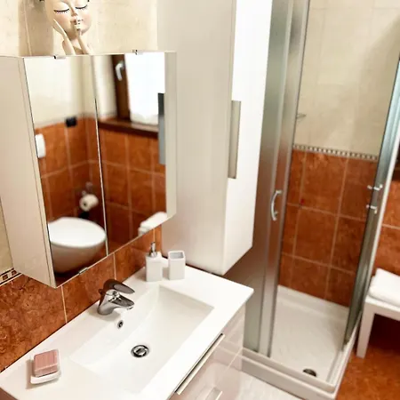 Apartment Laura S Garden - Romantic Place And Private Parking