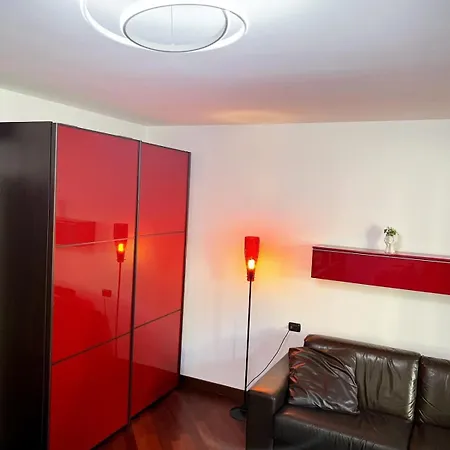 Laura S Garden - Romantic Place And Private Parking Apartment