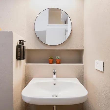 Relstay - Montenapoleone * Milan