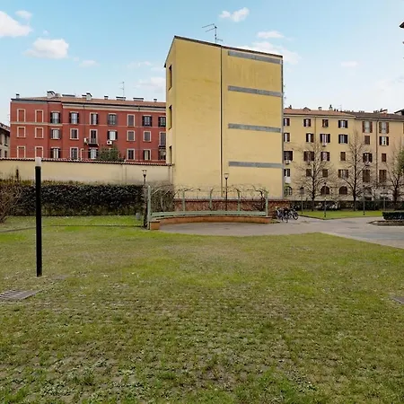 Cozy And Lovely - Center