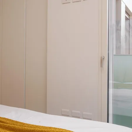 In Financial District 4 Pax