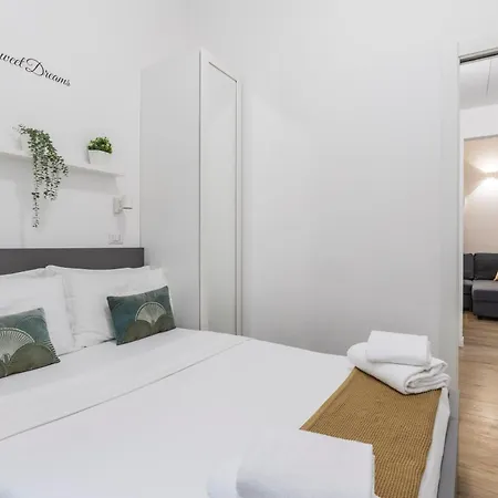 Bella In Duomo - 6 Guests * Milánó