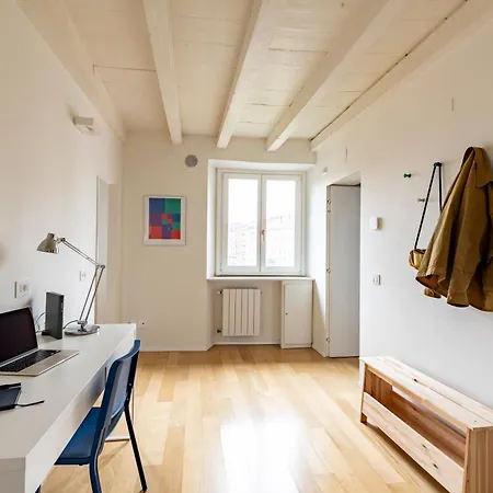 Large & Comfy - A Few Steps From The Duomo شقة ميلان
