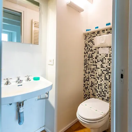 Large & Comfy - A Few Steps From The Duomo شقة ميلان