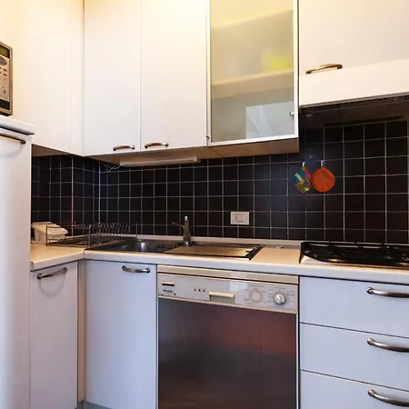 Youhosty - Loreto 1 Bedroom * Milan