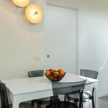 Bright Attic M4 - 2 Bedrooms Milano