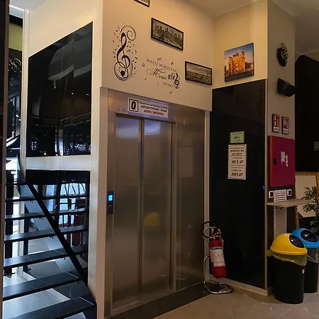 Stradivari 3* Milánó