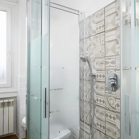 Insubria 8-6 - Monolocale Cool شقة *