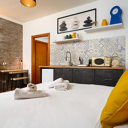 Insubria 8-6 - Monolocale Cool شقة