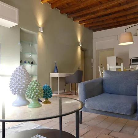 Апартаменты Navigli Darsena - Luxury With Balcony