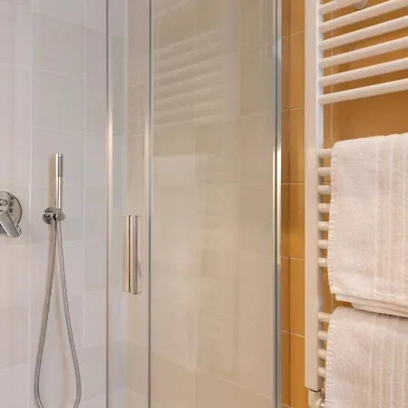 Trilocale Corso Plebisciti - Dateo Apartman *