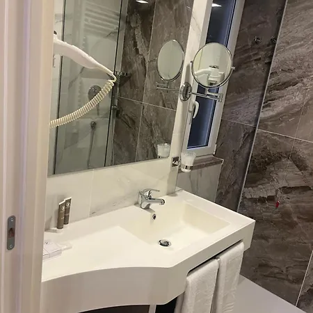 Jr Bocconi 4* Milán