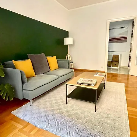 Downtown Chic - Quiet Retreat With Free Wifi & Air Conditioning Apartamento Milán