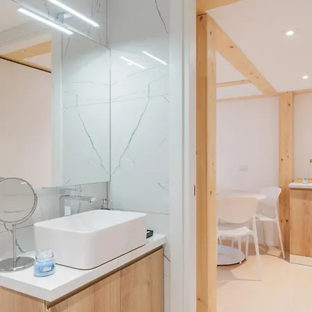 Modern Loft In - Near Lodi Tibb Metro *