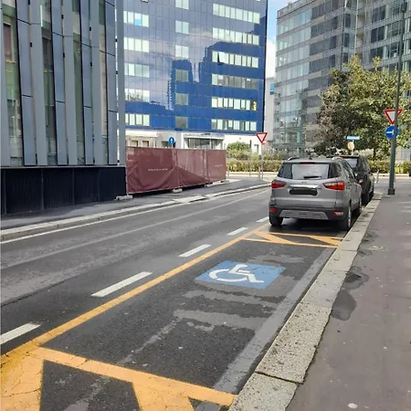 Bilocale Moderno Isola-garibaldi, 4 Posti, Wifi Veloce, Metro A 2 Minuti 아파트 *