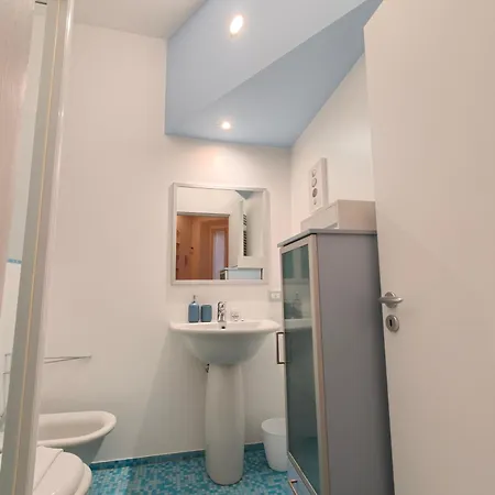Center In Shopping And Living Area With Ac, Wifi, Steps From M1 And Airport And Fiera Link *