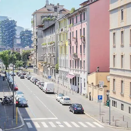 Elegante A 300 M Dalla Metro Zara Μιλάνο