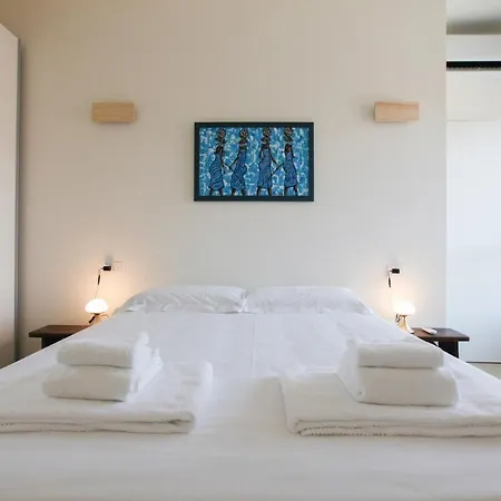 Elegante A 300 M Dalla Metro Zara *