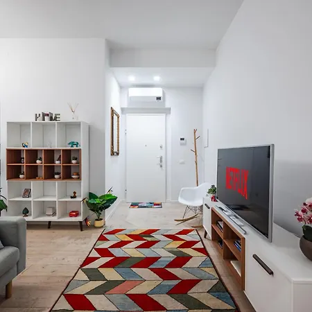 2 Min Metro - Modern Design In Porta Venezia Daire