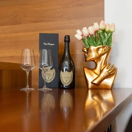 The Floral Haven - Near M3 Appartamento *