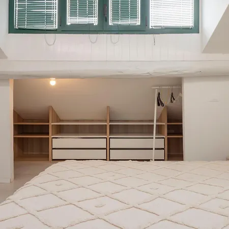 I Host - Jenner 14 Milano