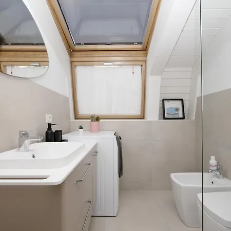 Penthouse With Patio & 2 Baths, 10 Min To Duomo