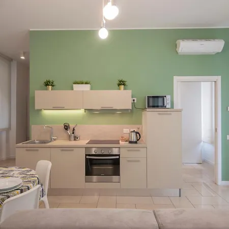 Youhosty - Via Savona 70 *