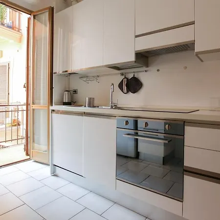 Elegante E Ampio In Zona Moscova ミラノ