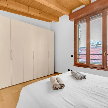 Mo37 -duomo-loreto - Chic - Milánó