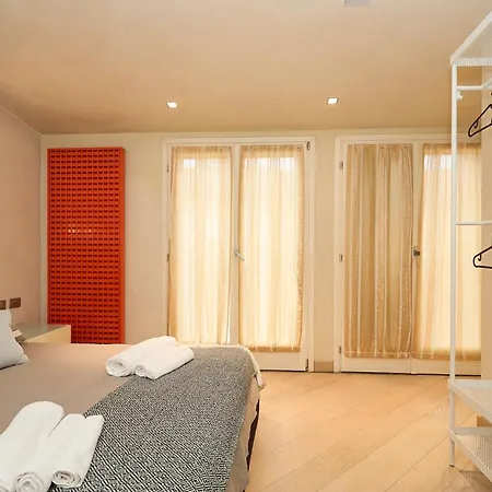 Apartment Luxury House - 2 Minutes Walk From Station