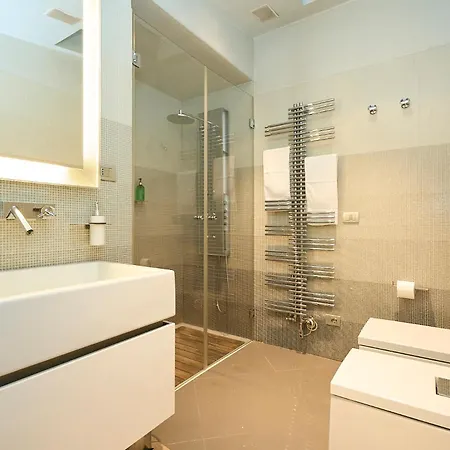 Luxury House - 2 Minutes Walk From Station Apartment
