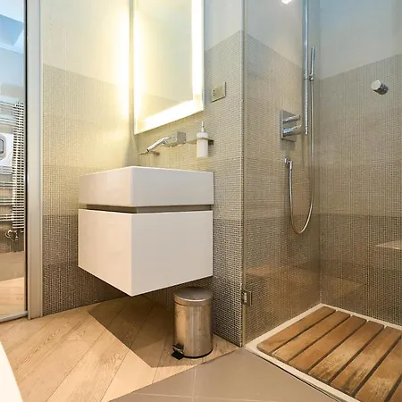 Luxury House - 2 Minutes Walk From Station Apartment *