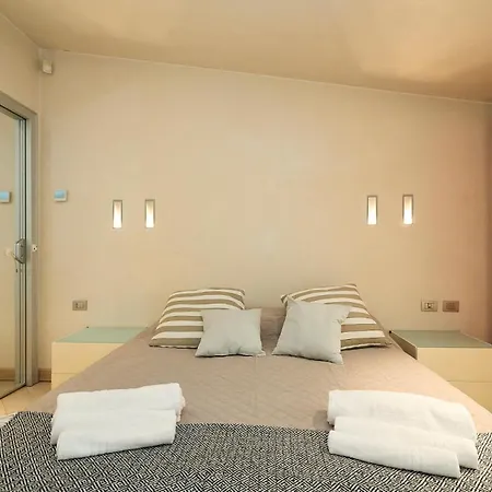 Luxury House - 2 Minutes Walk From Station * Milano