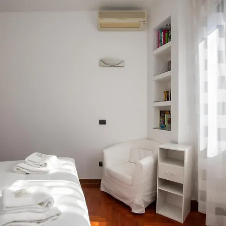 Cadibona 16 - Near Fondazione Prada Apartmán *