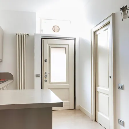 Youhosty - Navigli View Apartman