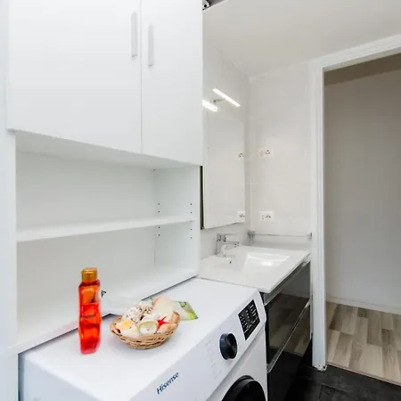 Lugano S&s Home, Moderna E Tranquilla, Vicino Al Centro Di Milano, Con Parcheggio Gratuito Esterno Apartment