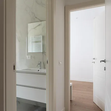 Youhosty - Gioia Tower View Apartment