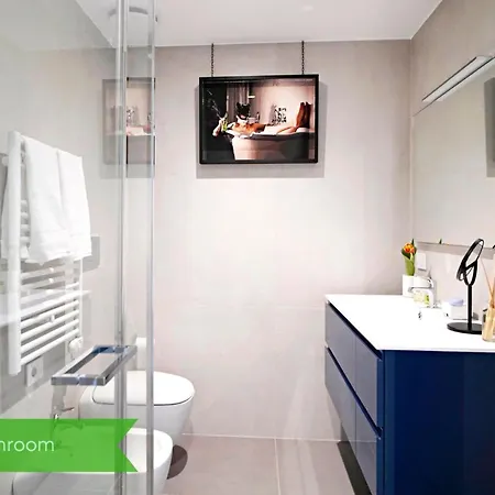 San Babila Tower With Panoramic Terrace Overlooking Duomo By Rentopolis