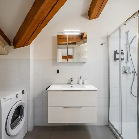 - Spazioso Vicino Metro Apartment *