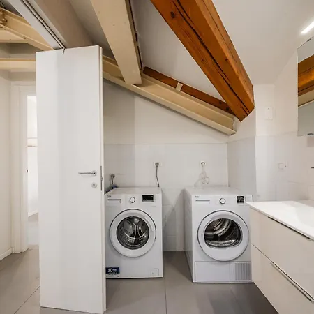 - Spazioso Vicino Metro Apartment *