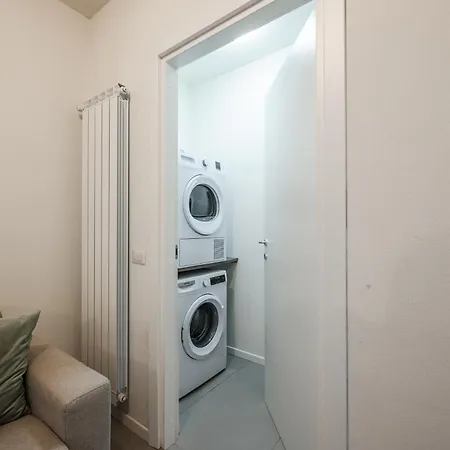 - Spazioso Vicino Metro Apartment *