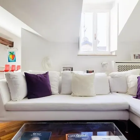 Walking To The Duomo From A Luxury Penthouse Lägenhet