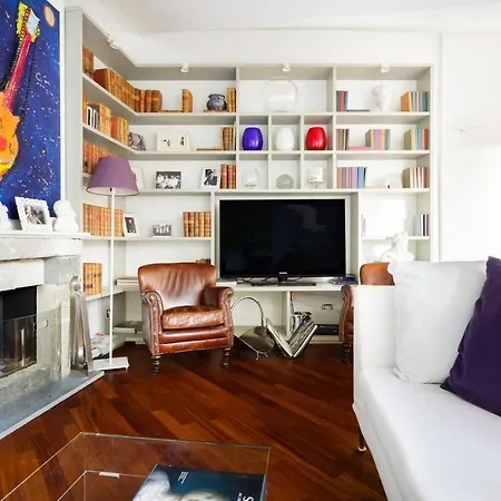 Walking To The Duomo From A Luxury Penthouse Lägenhet