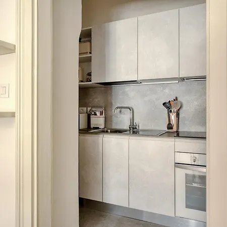 Joivy Classy Near Duomo Di Apartman *