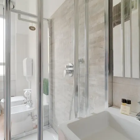 Διαμέρισμα Garibaldi - Isola - Luminoso Bilocale Con Balcone *